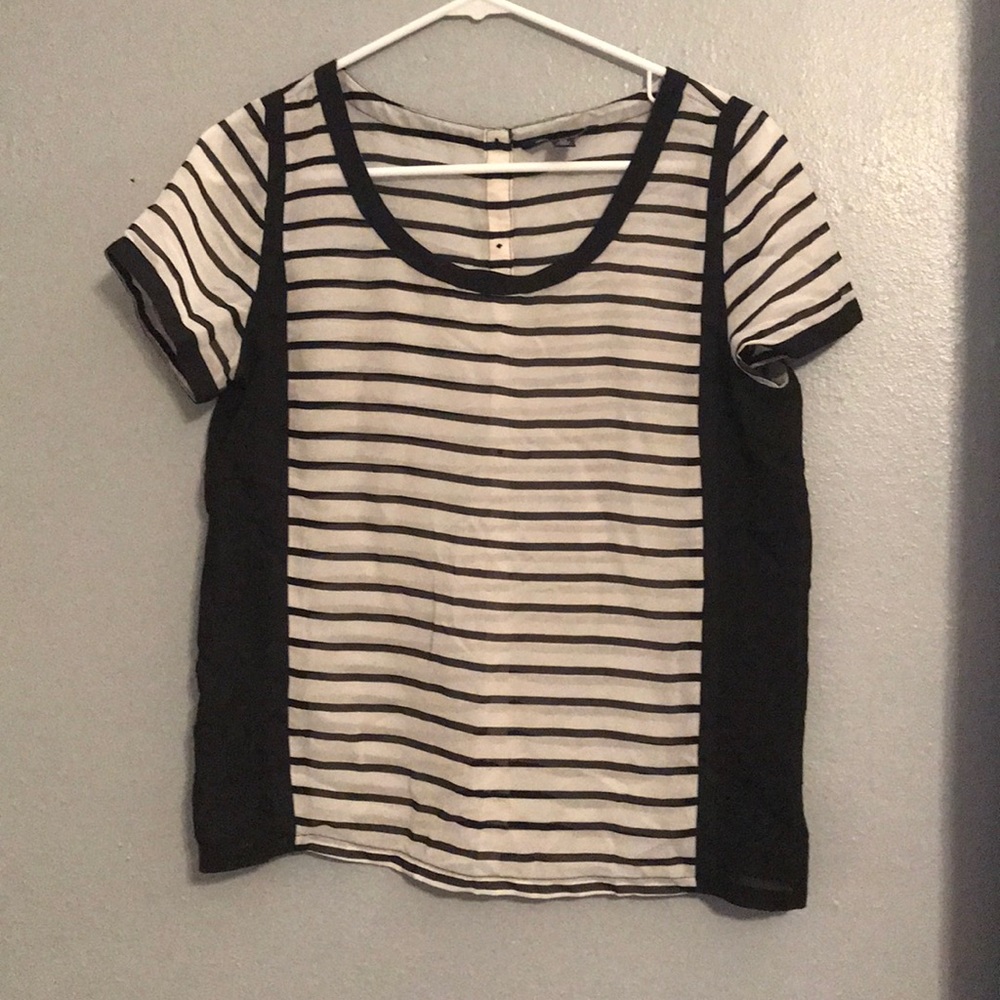 Black and white American Eagle button back top